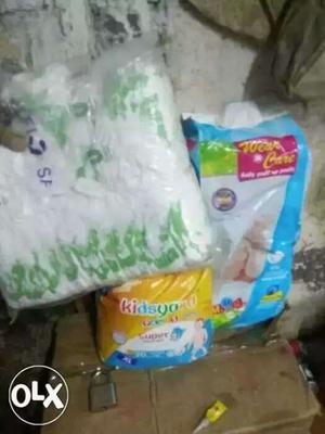 Non brand diaper nd pants available