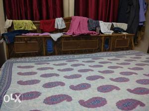 One king size bed box Diwan in good condition