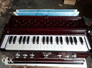 Red And White Harmonium