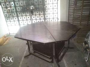 Table a gift weight furniture and good condition.