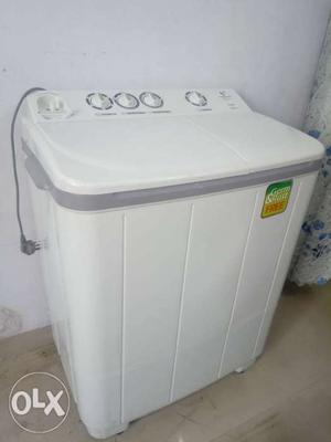 Videocon 6.8kg semi automatic washing machine