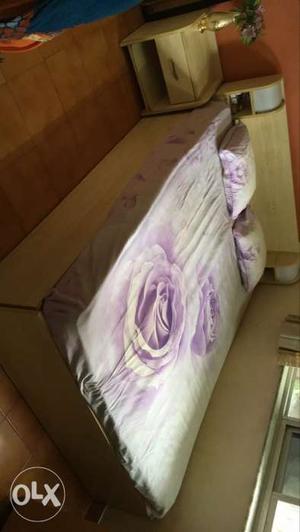 White And Purple Bed Sheet Set