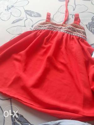 4 year girl's top gud condition.. Of sholder