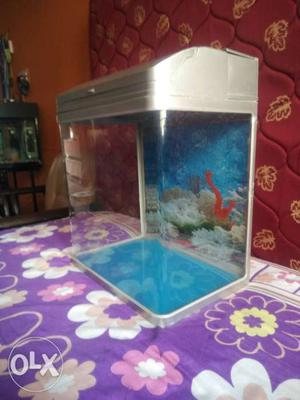 Fish aquarium molded in good condition