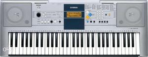 Yamaha PSR E323 Keyboard Piano