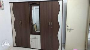 4 door cabinet with dressing table