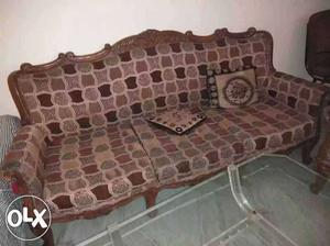 5 seater sofa of sagwan heavy wood in gud