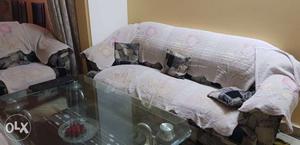 5 seater sofa set wid centre table 4 yrs old