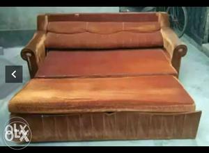 6'7 wooden sofa come bed