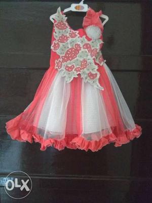 Beautiful kids frocks for 2 to 4 each 400