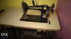 Black And Brown Arun Sewing Machine