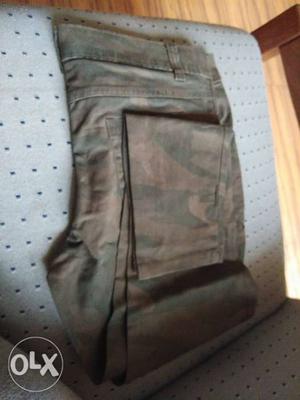 Brand new ankel length military print jeans for