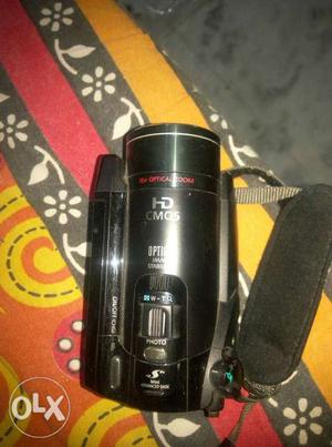 Canon hf20 handy cam with 15x optical zoom,