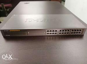 D-LINK DES-R+ 24 Port Switch. Switch in Mint