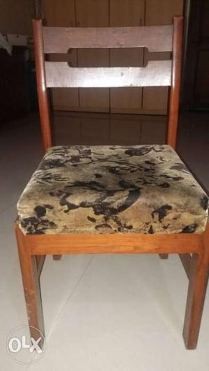 Dinning table chair total no 6
