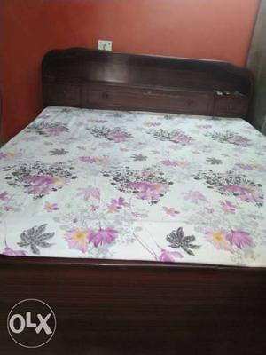 Double bed king size with box and back box also