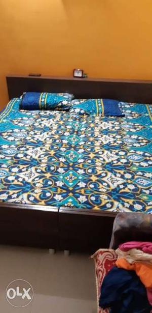Double bed(with dewan set)