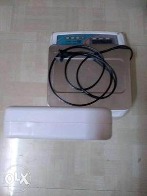 Gray, White, And Blue Digital Weighing Scale