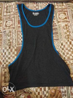 Gym vest for men. M size. new not used.