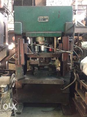 Hydraulic press 300 tons