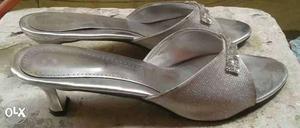 Silver slipper with small height heel