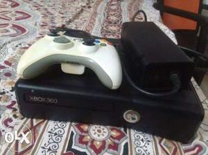 Xbox gb in good working condition only 2