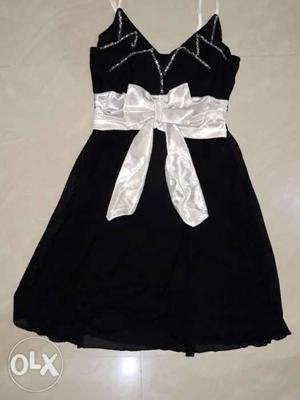 Z black colour, ribbon pattern short one piece