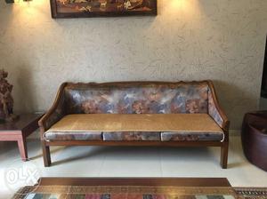 3+2 seater solid wood sofa set in good condition
