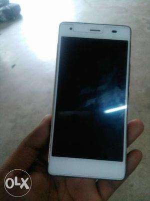 3gb, Ram 16 ROM. 4G