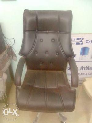 Black colour cushion office chair... comfortable