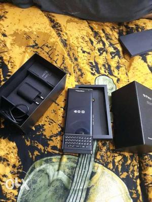 BlackBerry priv With all accesserios Brand new