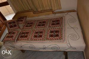 Deewan type bed of saagwan wood