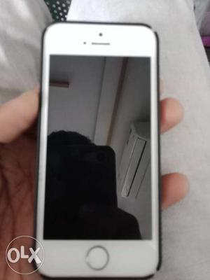 I phone 5s 16.gb good condition with bil box with