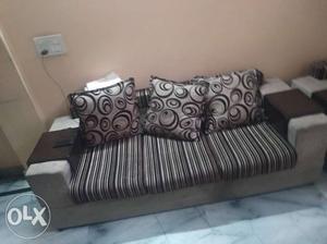 Sofa 1 year old, 5 seater  rs. Urgent sale