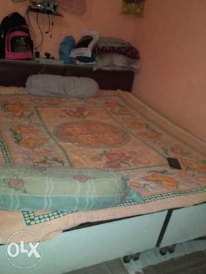 Urgent sale bed: , dessing table:  and alna: 