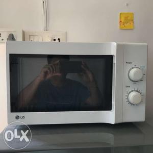 20 Lt LG Microwave Oven - Excellant condition