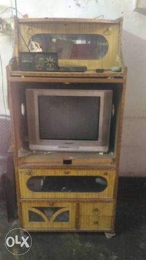 21" colour tv with trolly in very good condition,