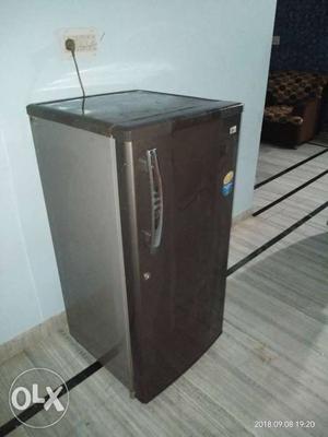 3 year old LG fridge with good condition