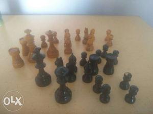 Brown And Black High Quality Wooden Chess Piece Set