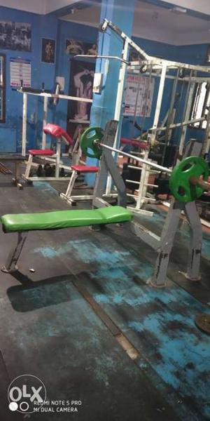 Flat bench press