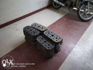 Free machine weights in good condition total 25 plates..