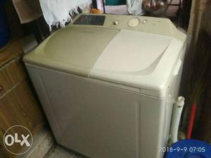LG semi automatic washing machine. 6.5kg...