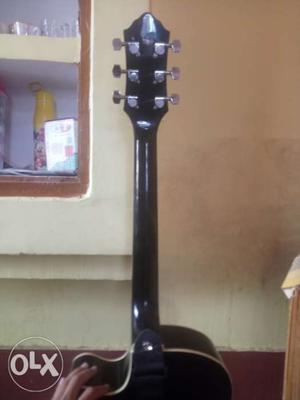 One mounth old hertz acoustic guitar