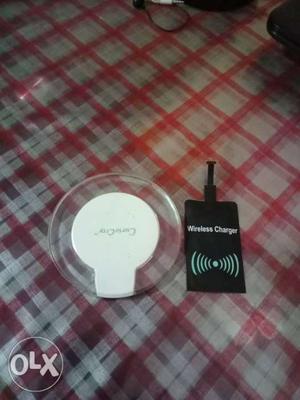 White Charging Pad and reacever it's new