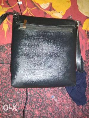Black Guess Leather Crossbody Bag