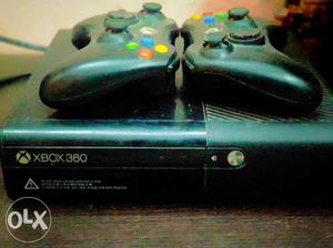 Green Xbox 360 Console With Controller