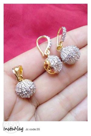 Jeweled Gold-colored Earrings And Pendant