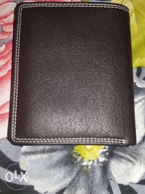 Leather purse in exillent condition only 2 day old