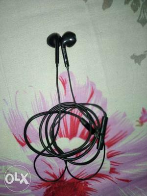 Pebble Chime Earphone. Nice quality of Sound. Fixed price