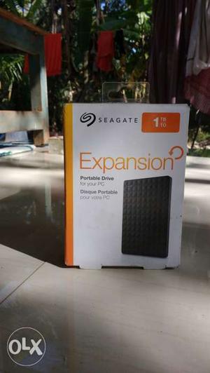 Seagate expansion 1TB. Company box (not opened)
